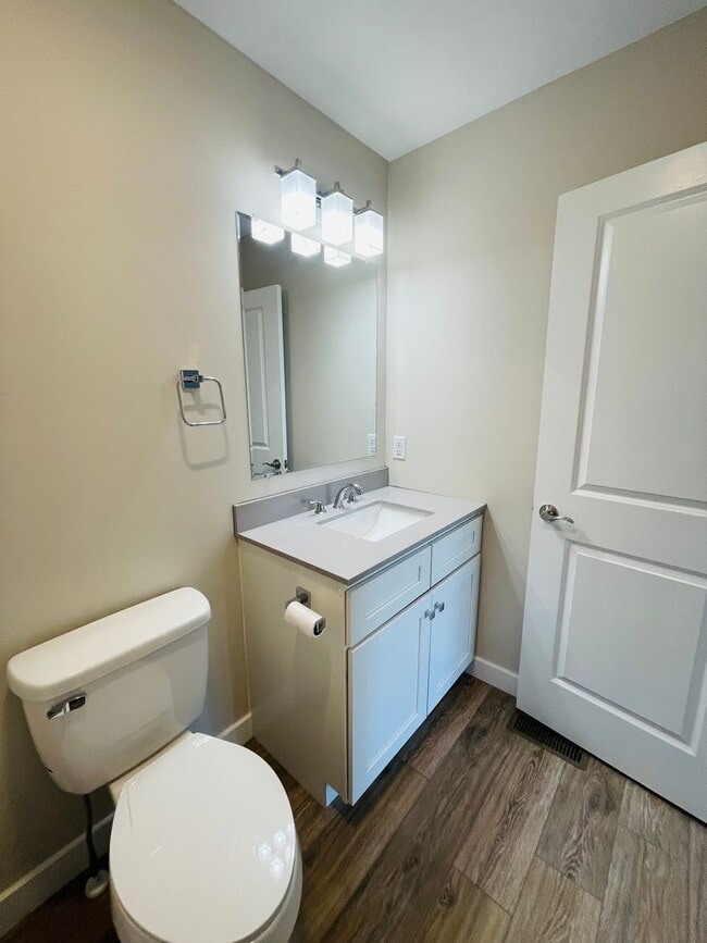 Building Photo - Modern Downtown Townhouse for Rent