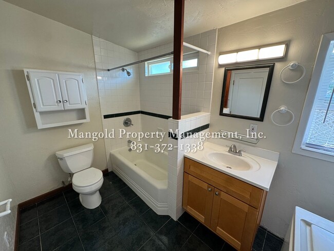Building Photo - 2-Bedroom PLUS Loft Home Downtown Monterey