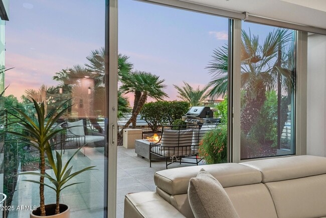 Building Photo - 7167 E Rancho Vista Dr