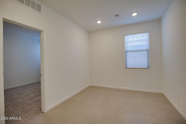 Building Photo - 41655 W Sonoran Trail
