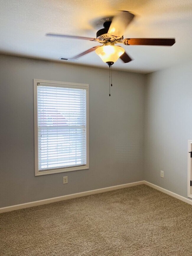 Building Photo - 1132 Chinook Cir
