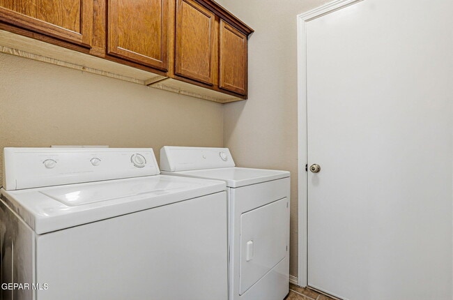 Building Photo - 3165 Sarina Cir