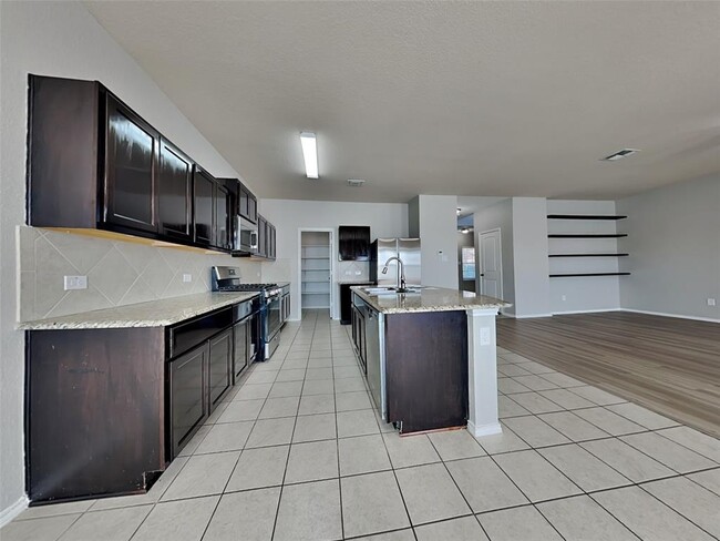Building Photo - 214 Tallow Trl