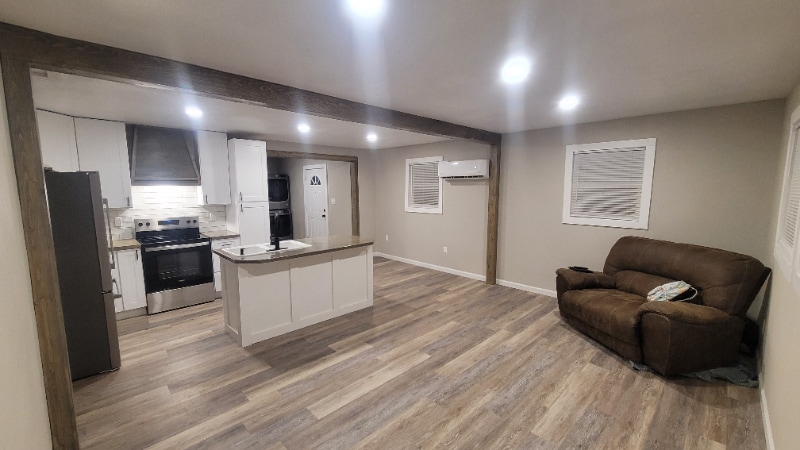 Building Photo - 206 W Chester St