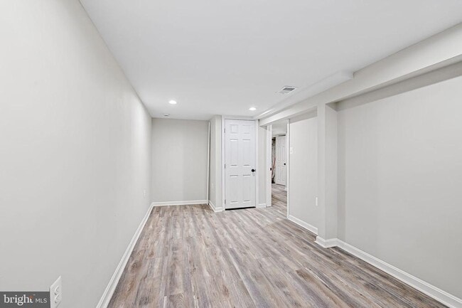 Building Photo - 4206 Ivanhoe Ave