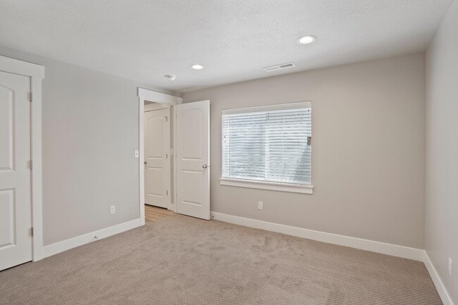 Building Photo - 2289 E 430 S