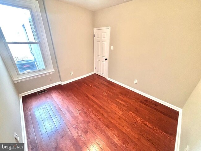 Building Photo - 809 Morris St