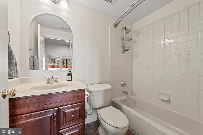 Building Photo - 43286 Morven Square