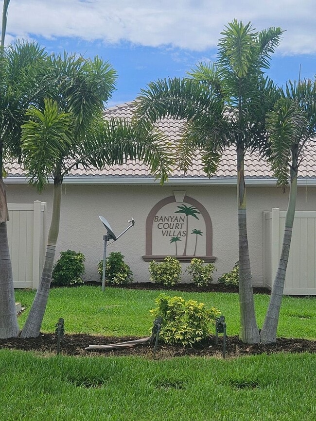 Building Photo - Rotonda Duplex