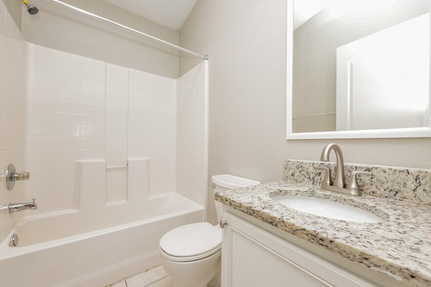 Building Photo - 447 Maple Pointe Dr