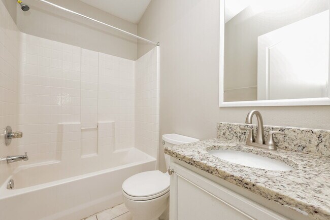 Building Photo - 447 Maple Pointe Dr