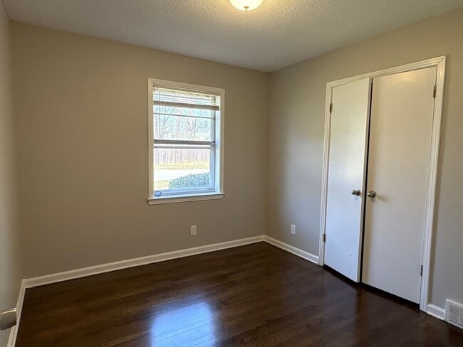 Building Photo - Updated 3 bedroom 1 Bath home - Open To Section 8