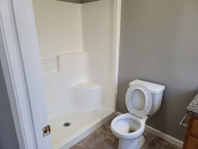 Building Photo - 3 Bedroom 2 1/2 bath townhouse in Waynesbo...