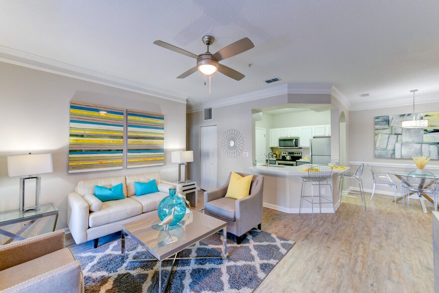 2BD, 2BA - 1245SF - Living Room - Grandewood Pointe