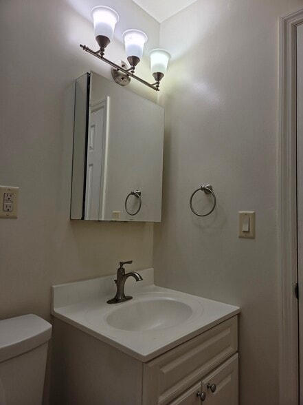 Building Photo - 139 2nd St