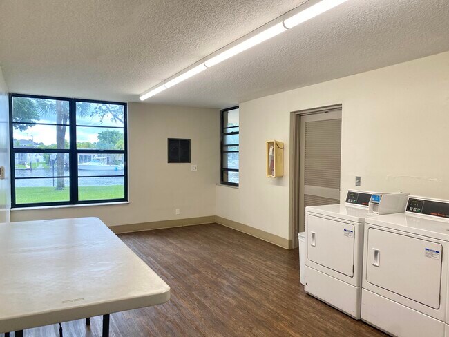 Building Photo - 14 Royal Palm Way
