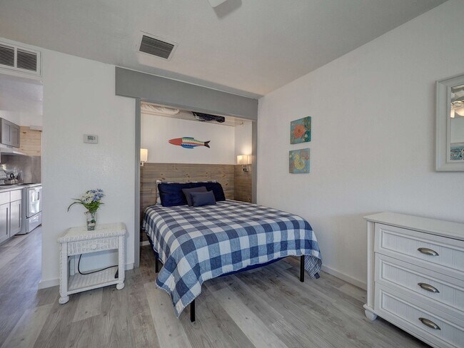 Building Photo - 14814 Leeward Dr