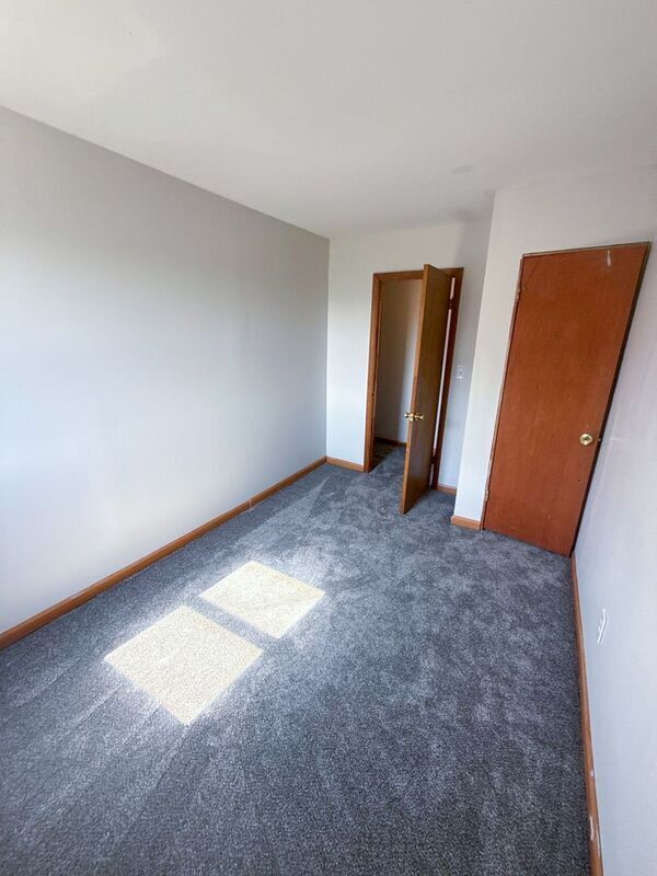 Building Photo - 2381 S 6th St