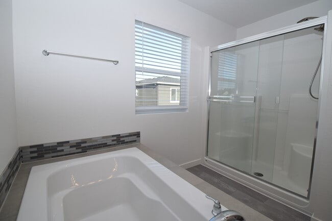 Building Photo - 1400 S 29th Blvd