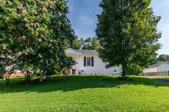 Building Photo - Charming 3-Bedroom Ranch – Convenient Loca...