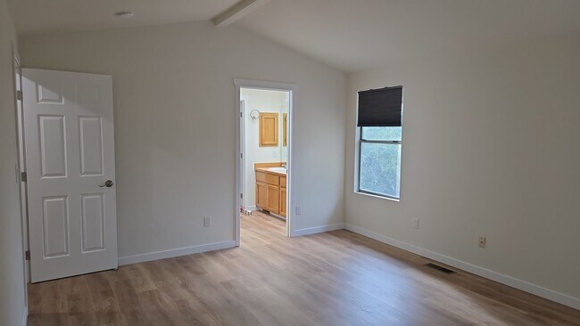 Building Photo - 10242 Ashley Cir NW