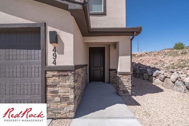 Building Photo - Small Dog Friendly Beautiful Townhome in Hurricane with Amazing Views!