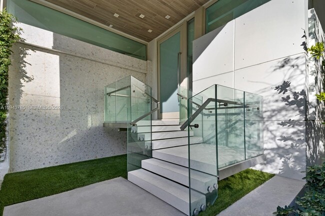 Building Photo - 819 2nd St