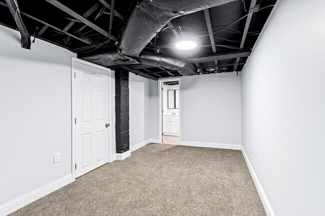 Building Photo - 103 S 43rd St