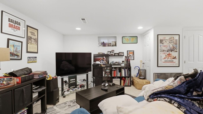 Building Photo - 30 Longfellow St NE