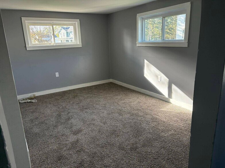 Building Photo - 10 Frazee St