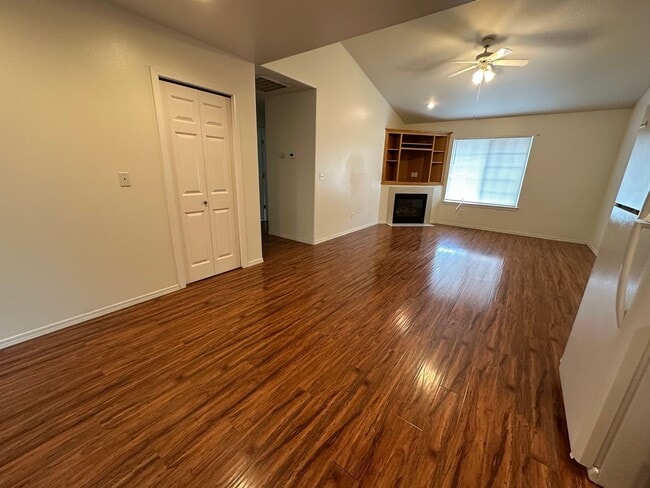 Building Photo - 2 Bedroom 2 Bath Home In South West Albany