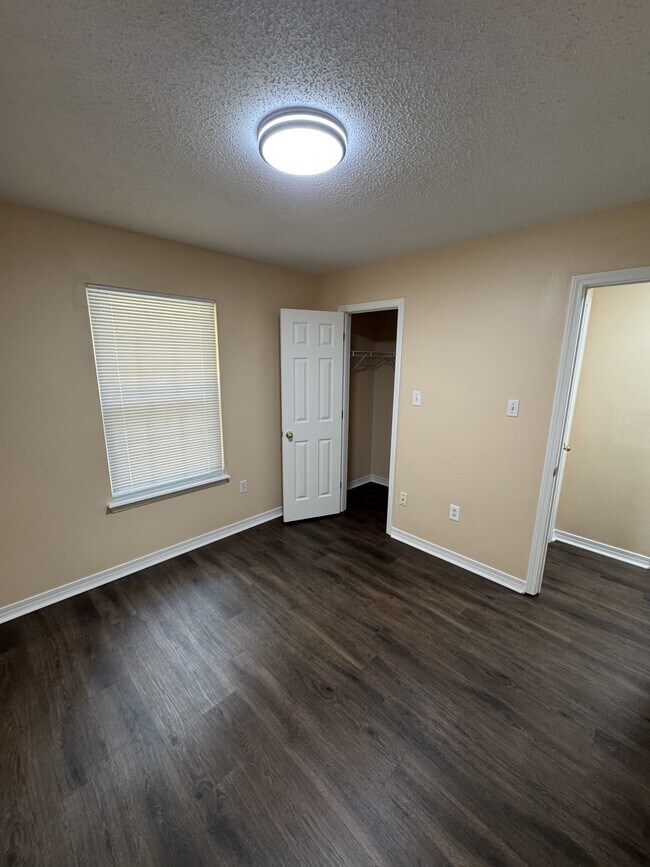 Building Photo - 13401 Warren Dr