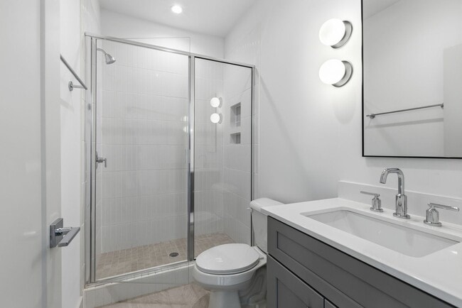 Building Photo - Luxurious 3BD, 3.5BA Chapel Hill Townhome with Modern Features Near Shopping, Dining, and Enterta...