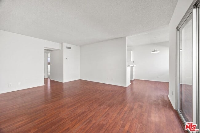 Building Photo - 5400 Newcastle Ave