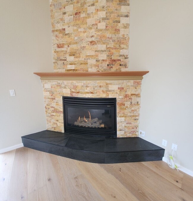 Building Photo - Contemporary Beautiful Spacious 4 bed 3 bath home