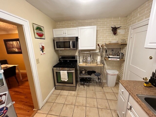 Kitchen view - 2933 E Derbyshire Rd