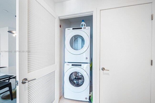 Building Photo - 159 NE 6th St