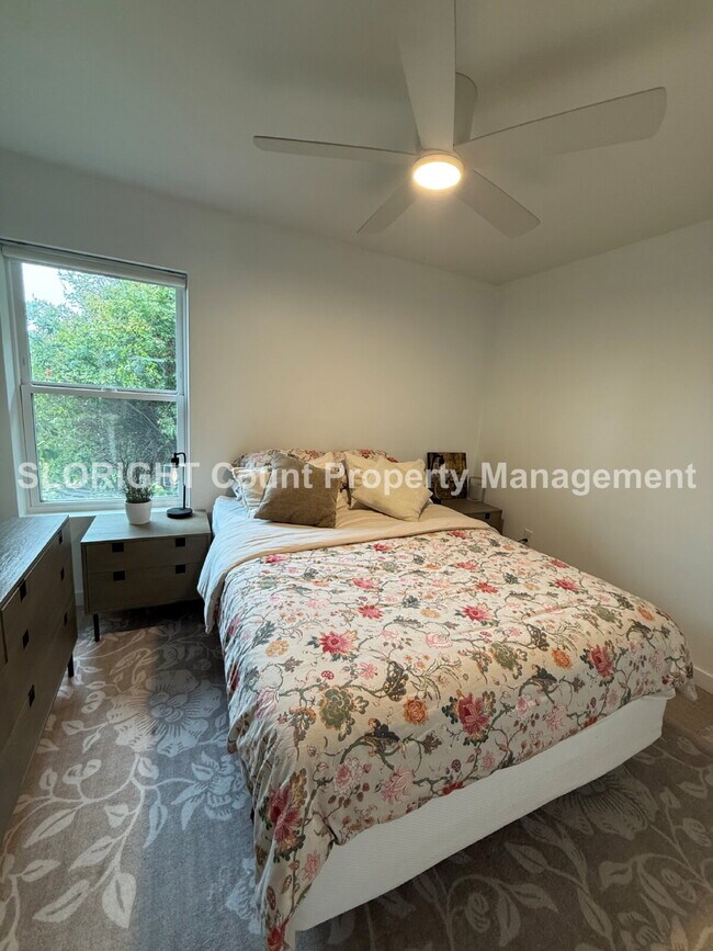 Building Photo - AVAILABLE SEPTEMBER- Walking Distance From The Beach - 1 Bed / 1 Bath