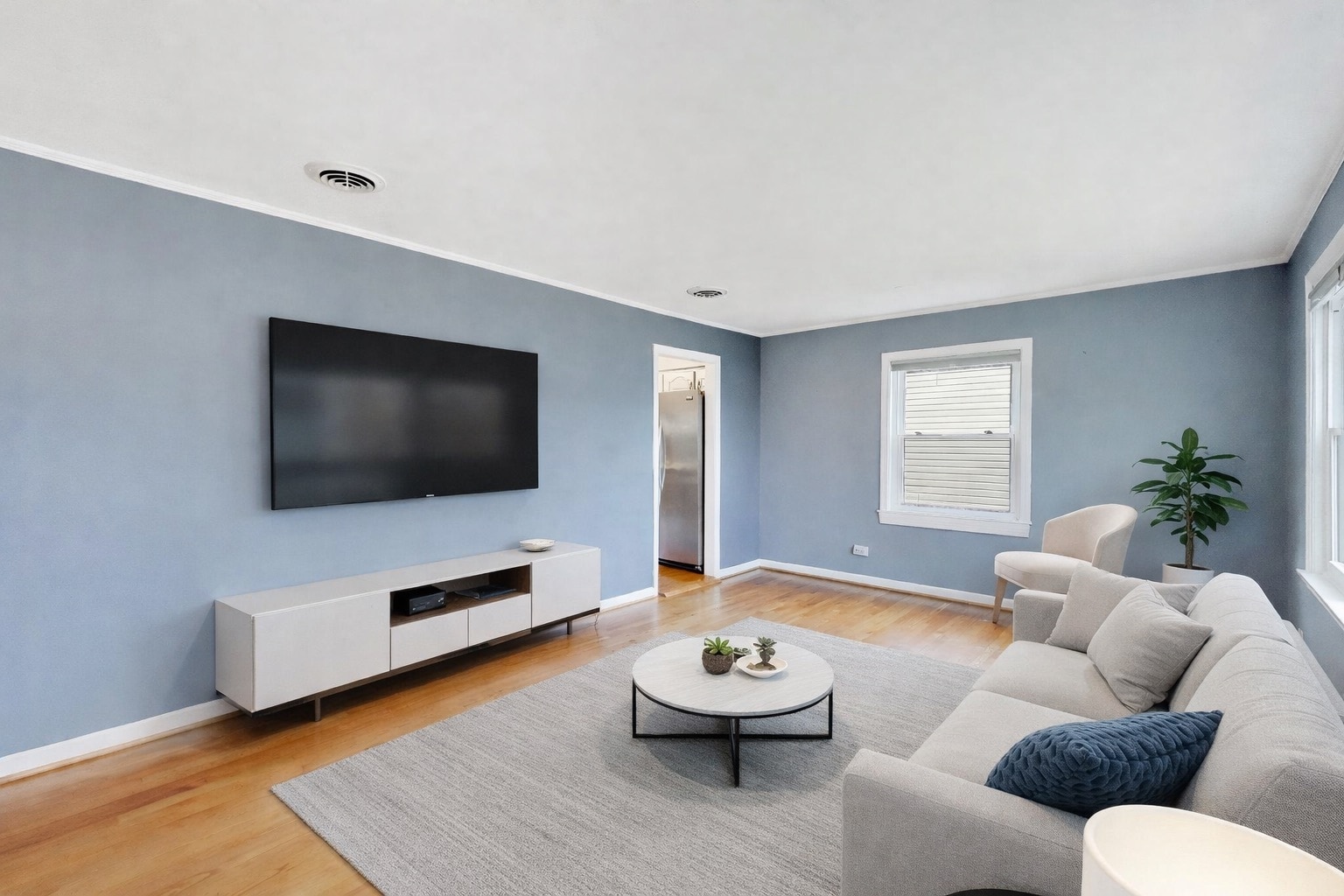 Building Photo - 306 N Schubert St