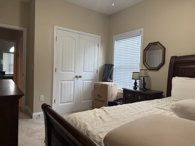 Building Photo - 729 English Oak Dr