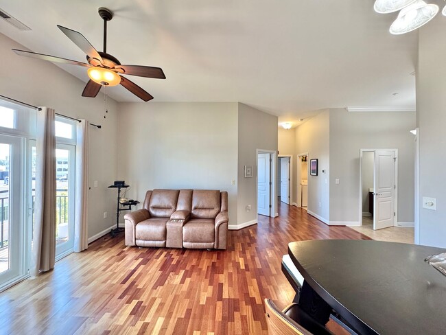 Building Photo - NEWPORT NEWS - STUNNING APARTMENT IN  THE POINT AT CITY CENTER