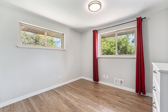Building Photo - $500 OFF RENT!!!! STUNNING 5BD/3BA Home in...