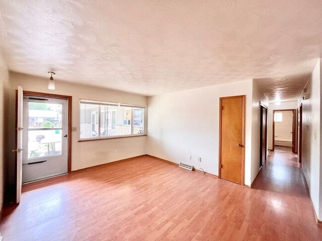 Building Photo - Updated 2bd/1ba Duplex in West Fort Collin...