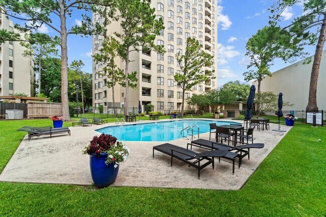 Building Photo - 651 Bering Dr