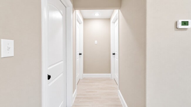 Building Photo - 1206 Pinewood Ln