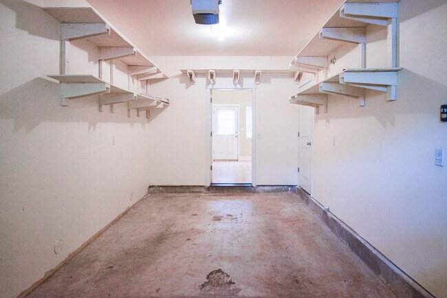 Building Photo - 18465 SW Stepping Stone Dr