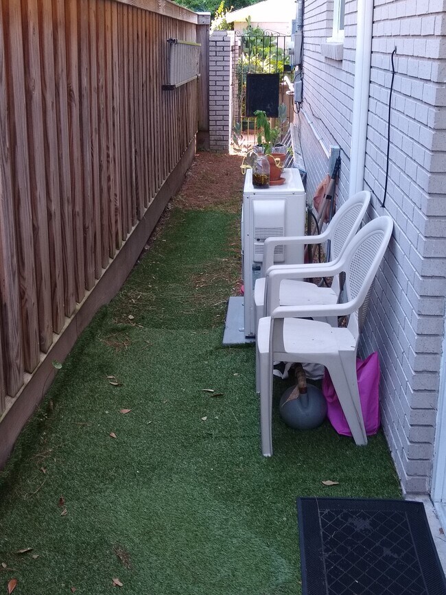 Building Photo - 30 E 67th St