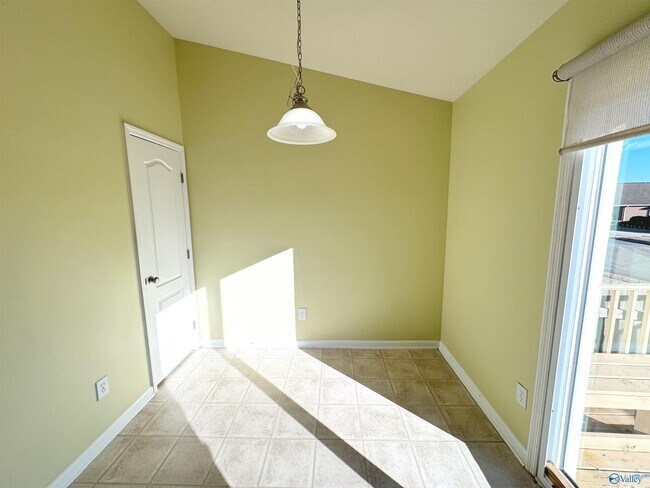 Building Photo - 101 Forest Glade Dr