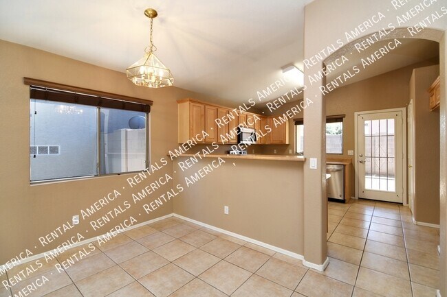 Building Photo - 865 E Impreria St