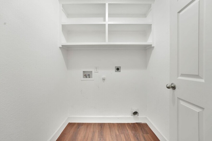 Building Photo - 12618 Red Hawk Dr
